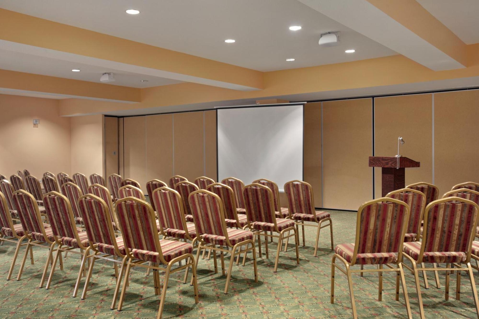 Days Inn By Wyndham Oromocto Conference Centre Ngoại thất bức ảnh