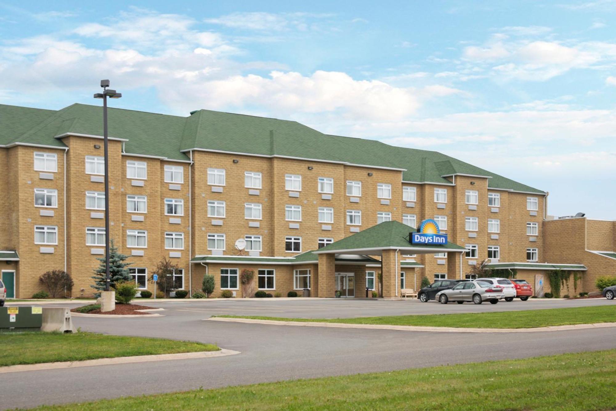 Days Inn By Wyndham Oromocto Conference Centre Ngoại thất bức ảnh